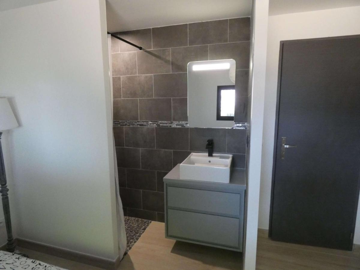 Proche Lac Du Salagou, Chambre Agreable Avec Salle D'Eau Et Wc Prive Lacoste  Dış mekan fotoğraf