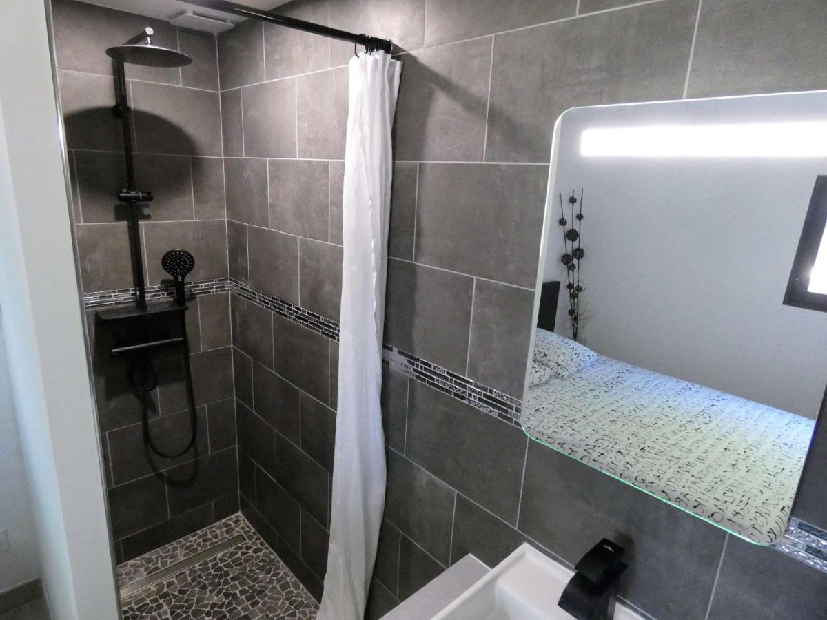 Proche Lac Du Salagou, Chambre Agreable Avec Salle D'Eau Et Wc Prive Lacoste  Dış mekan fotoğraf