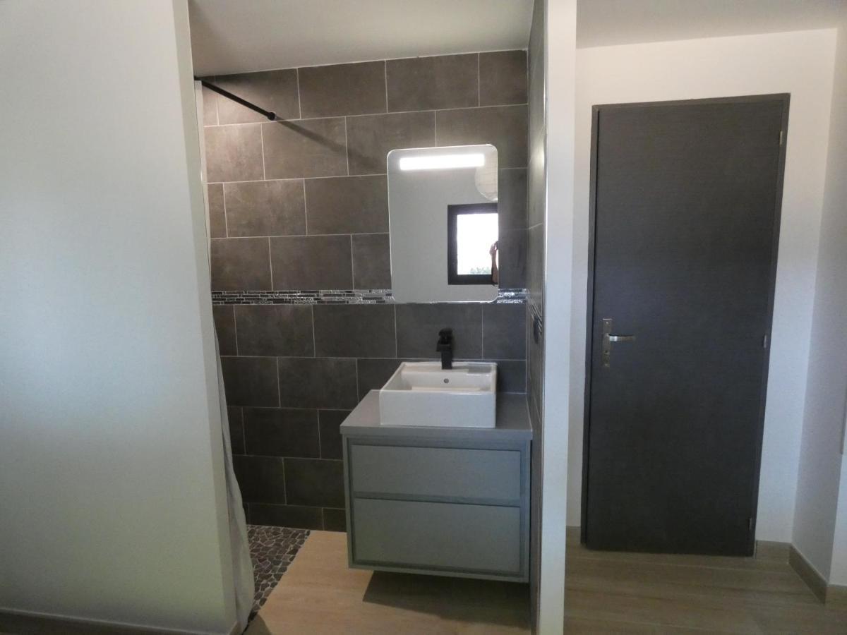 Proche Lac Du Salagou, Chambre Agreable Avec Salle D'Eau Et Wc Prive Lacoste  Dış mekan fotoğraf